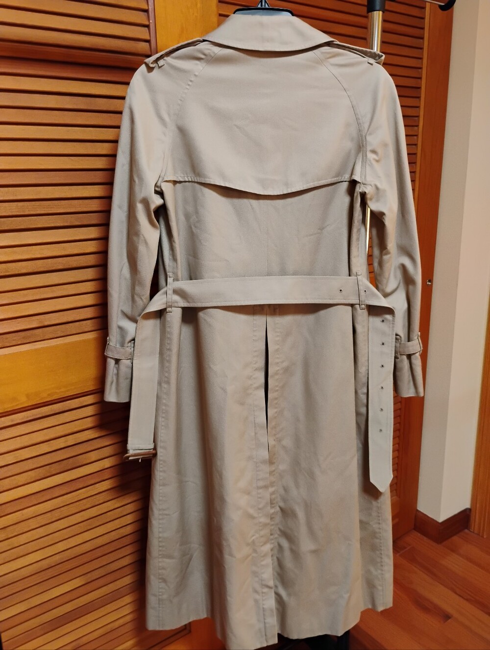 Vintage Burberry Khaki Double-Breasted Trench Coat with Signature Check Lining - Picture 7 of 10